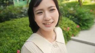＜完全シロウト美女＞ハーフ系の顔立ちのお姉さんが昼間っから男性と公開SEX