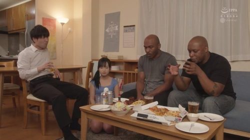 ＜NTR＞美人奥さんが外国人男性に寝取られる始末