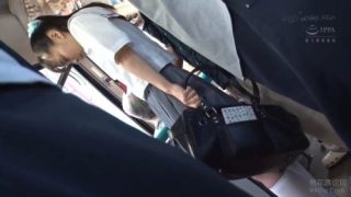 童顔JK女の子が決して途中下車されない恐怖の電車内で鬼畜男に痴漢＆強姦
