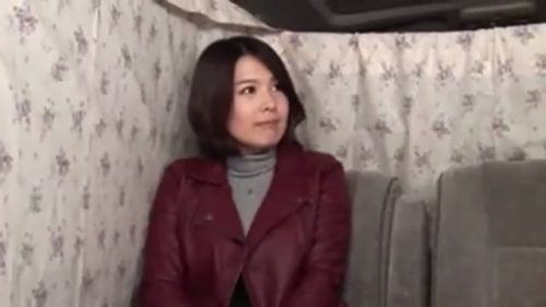 ＜ショトカ人妻×NTR＞街頭でゲットしたショトカ奥さんを車内に連れ込みNTRハメのトップ画像