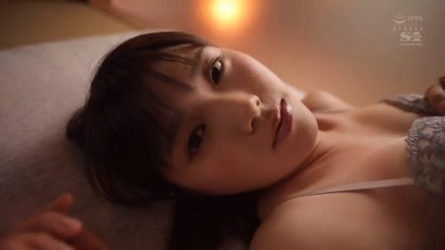 【白葉りこ】童顔で癒し系お姉さんが欲求不満を解消する為に男性と濃厚プレイで喘ぎイキｗ