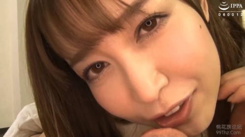 【篠田ゆう】少しだけ小悪魔的なシロウト妻が夫が仕事で留守中に若い男を自宅に招き逆寝取り