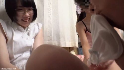 「恥ずかしいじゃん…」童顔でメガネお姉さん達を自宅に呼びハーレム性交しちゃった僕ｗのトップ画像