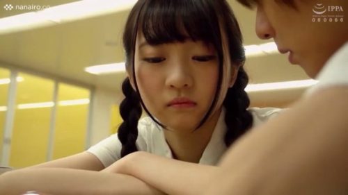 「エッチなコトしてもイイよっ♪」童顔でクラスで一番可愛いJK女の子と誰も居ない放課後の教室で初体験しちゃったｗ