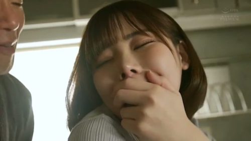 【深田えいみ】義父の狙いは美人OL娘だった！母親が入院中に義父に何度も種付けレイプされる美人お姉さん