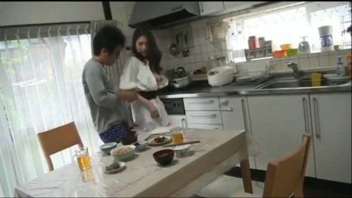 「もっと触って♪」美人奥さんが昼間っから夫の弟と禁断SEX