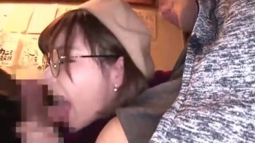【深田えいみ】シロウト文系お姉さんが飲み会でお酒に酔ってエッチな気分になり居酒屋内で男性と禁断SEX