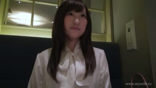 ＜完全シロウト奥さん×NTR＞黒髪ヘアーの癒し系奥さんが夫に極秘でアダルト体験ｗのトップ画像