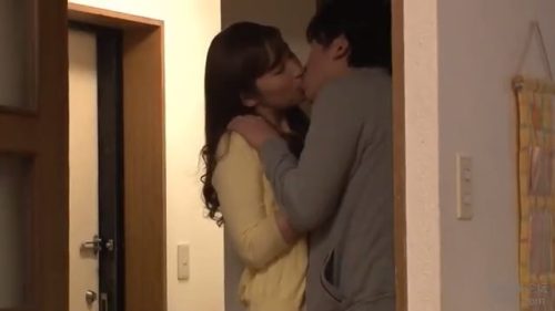 【叶愛】美人奥さんが娘の彼を完全に寝取る始末ｗ