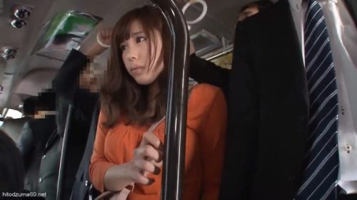 「やめて下さい…」決して誰も助けてくれない満員電車内でデカパイ妻が鬼畜男に痴漢案＆レイプ