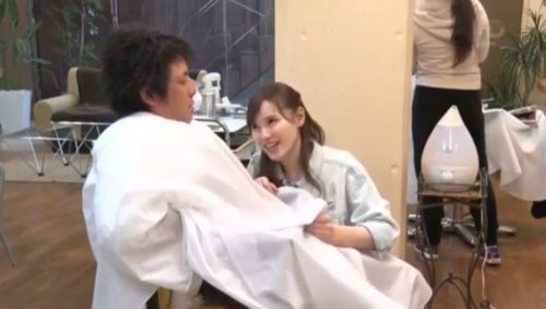 「気持ちいいですか？❤」僕は初めて来店した美容室で美人お姉さんに施術中に禁断SEXされた件
