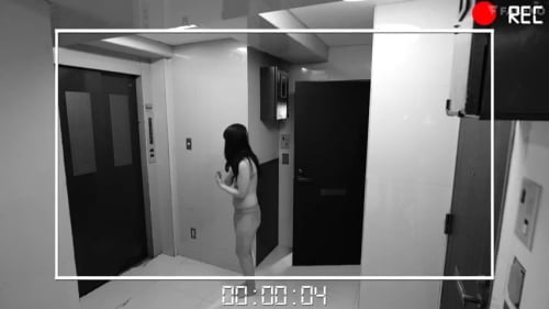 【桃尻かなめ】防犯カメラは見ていた！＜美人妻×NTR＞美人奥さんが夫と喧嘩しマンションから全裸で出され隣人に助けを求めエッチしちゃった件ｗ