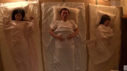 ＜義理娘×近親相姦＞僕は再婚した相手の可愛い娘に我慢出来なくなり隣で妻が寝ているのに半強引にサイレント相姦レイプしてしまったｗ