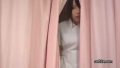 カーテンの閉まった個室を覗いてしまったナースのお姉さん…