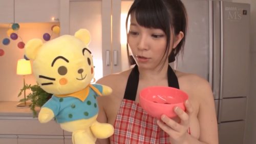 【上原亜衣】裸エプロンの可愛いお姉さんとイチャイチャSEX