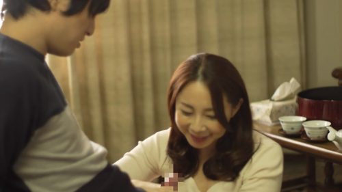 「おばさんがシテあげるから❤」美人で癒し系の友人の母親が僕の為に筆おろししてくれた件