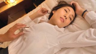 【JULIA】僕は終電を逃し爆乳OL上司とラブホに泊まり寝込み中に我慢出来なくなり無許可中出ししちゃった件