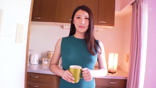 ＜清楚系妻×淫乱＞清楚系美人妻いつもは大人しい彼女ですがカメラの前では激しく腰を振る姿は必見！