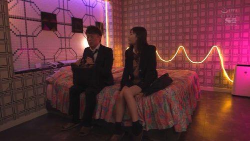 【坂道みる･miru】＜JK×処女＞密かに担任教師に恋をして卒業式前夜にラブホに誘い処女を捧げたＪＫの実話ｗ