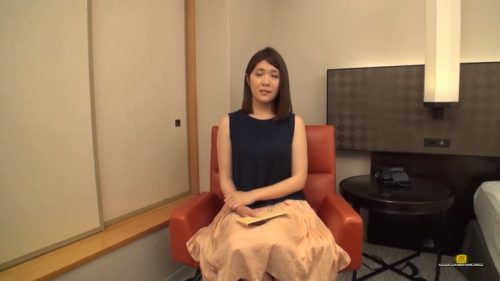 ＜お姉さん×デビュー作＞清楚系のお姉さんをスタジオへ呼び言葉巧みにエッチへ誘う