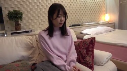 ＜美少女＞大人しそうな童顔女子をあの手この手でホテルへ誘いSEX