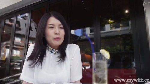 ＜熟女×ヤリマン＞まだ現役の美人熟女さんがお兄さんの肉棒に我慢出来ずハメｗ