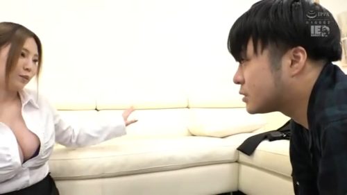 【百瀬りこ】＜ヤリマンお姉さん×NTR＞義理のお姉さんに誘惑されSEXする義理の弟