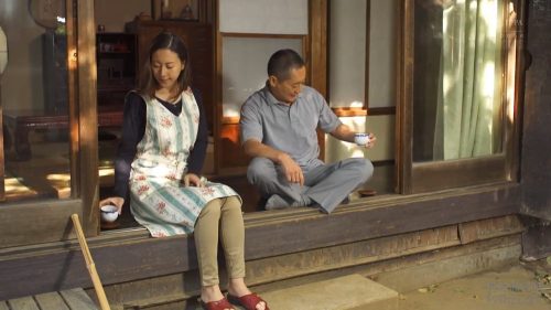 【松下紗栄子】＜巨乳妻×中出し×NTR＞昔から大好きだった奥さんに久々に会い...