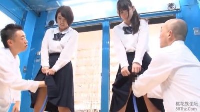 【白井ゆずか･優木カリナ】《エロ動画×MM号》学校帰りのJKをインタビューしマジックミラー号へ誘い込み初めての膣内洗浄で……のトップ画像