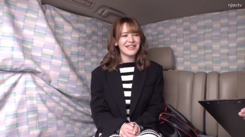 《エロ動画×素人･人妻》帰宅途中の結婚５年目ハーフセレブ妻をロケ車に引っ張り込みエッチなアンケート！旦那とレス気味で欲求不満！久々のホテルセックスで中出し懇願！