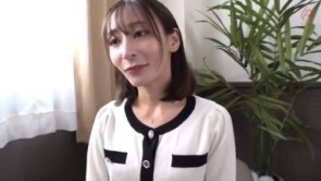 《エロ動画×素人･人妻》清楚系妻をホテルへ誘い込みエッチなインタビュー！旦那とのエッチだけでは物足らず男優のチンポをおねだり！
