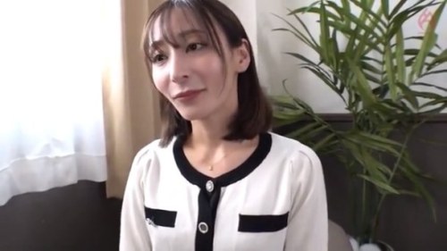 《エロ動画×素人･人妻》清楚系妻をホテルへ誘い込みエッチなインタビュー！旦那とのエッチだけでは物足らず男優のチンポをおねだり！