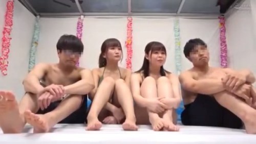 《エロ動画×MM号》顔出しマジックミラー号マジックミラー海Wデートカップル交換ビキニ女子限定ぬるぬるオイル素股クリ責め生挿入生中出し