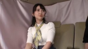 《エロ動画×素人･人妻》結婚七年目でレスに悩むセレブ妻をロケ車で誘惑しホテルへ連れ込み溜まった欲求をぶつけるように中出しした