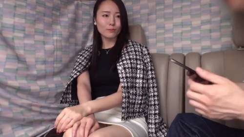 《エロ動画×素人･人妻》普段は優しい二児のママがレスの寂しさから声をかけてきた男性にすべてを捧げて染まる
