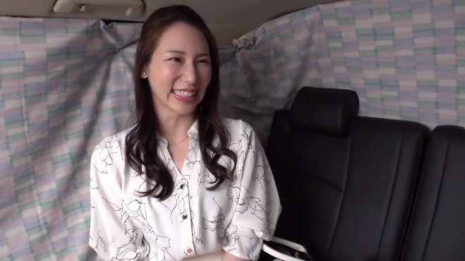 《エロ動画×素人・人妻》セックスレスに悩むセレブな人妻がナンパスタッフとホテルへ向かい欲望を満たす姿