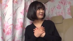 《エロ動画×素人･人妻》セックスレスの日々に欲求不満を募らせていた奥さんがロケ車という密室で欲望を爆発させて激しく求め合う瞬間