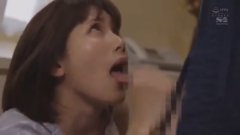 【小島みなみ】《エロ動画×人妻･寝取り》旦那が入浴中に義父と部屋で中出しセックスするビッチ妻ｗ