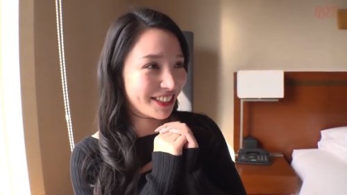 《エロ動画×素人･人妻》旦那とのセックスレスに悩む素人妻をナンパ！3人の美人妻が本音で乱れるドキュメントセックス！