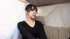 《エロ動画×素人･人妻》旦那と５年セックスレスの素人巨乳人妻がロケ車からナンパスタッフとホテルで初３Ｐ