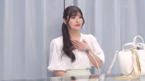 《エロ動画×素人･MM号》高学歴なアナウンサー志望の女子限定マジックミラー号で原稿読中に仕掛けられるイタズラを耐え抜く特訓