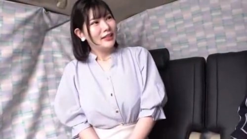 《エロ動画×素人・人妻》ナンパした結婚三年目の巨乳人妻は旦那とレスだからパイパンマンコに生中出しで大満足な件