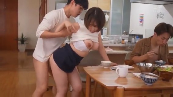 【宍戸里帆】《エロ動画×お姉さん･淫乱》忙しすぎるGカップお姉ちゃんは家族に囲まれて朝から晩まで激しいエッチ三昧の毎日なのだ