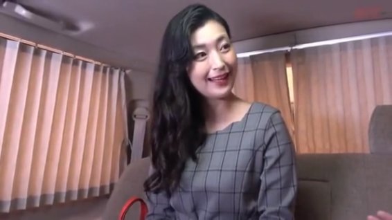 《エロ動画×素人･人妻》結婚五年目でレス気味の素人奥さんがロケ車ナンパでスタッフにホテルへ連れ込まれ無許可でドバドバ中出し