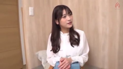 《エロ動画×素人・人妻》ホテルの一室で美人妻にセックスレスの愚痴をインタビューしたら欲求不満が爆発してスタッフと生中出しセックス
