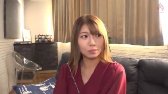 《エロ動画×素人･人妻》旦那とセックスレスな二人の子持ちセレブ妻をホテルでインタビューして欲求不満のあまりスタッフと生中出し