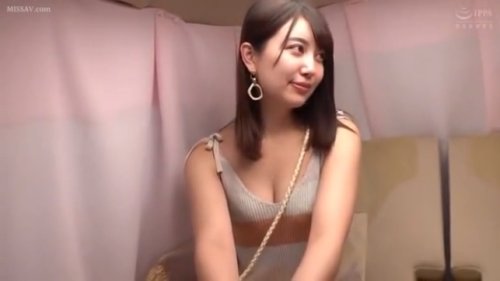 《エロ動画×素人･人妻》セックスレスに悩む素人人妻がロケ車でスタッフにナンパされホテルへ行ってパイパンマンコに中出しされる