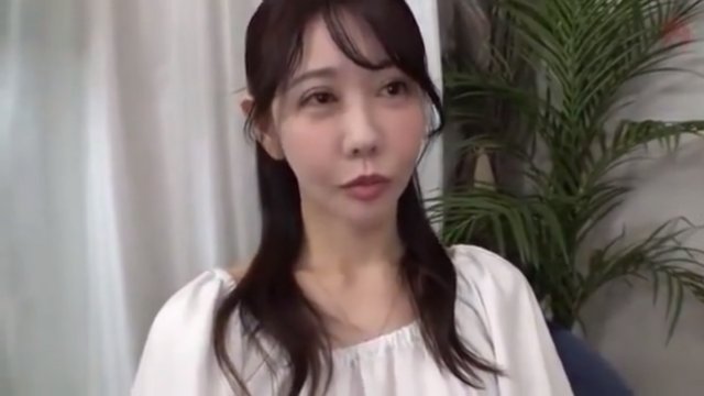 《エロ動画×素人･人妻》セックスレスで欲求不満な巨乳人妻がバイブ責めでイキまくりパイパンマンコに濃厚中出し