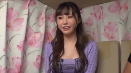 《エロ動画×人妻・素人》ナンパした都内の人妻をロケ車に誘導し謝礼と下着チェックからおもちゃ責めで中出し性交