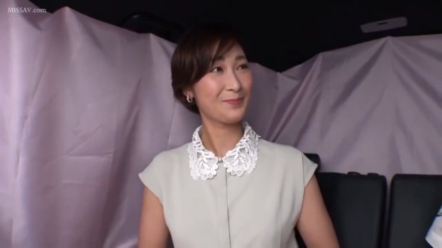 「素人動画」カメラの前では澄ましていた人妻がホテルのベッドで我慢の限界を迎えて自ら肉棒を欲しがる発情モード